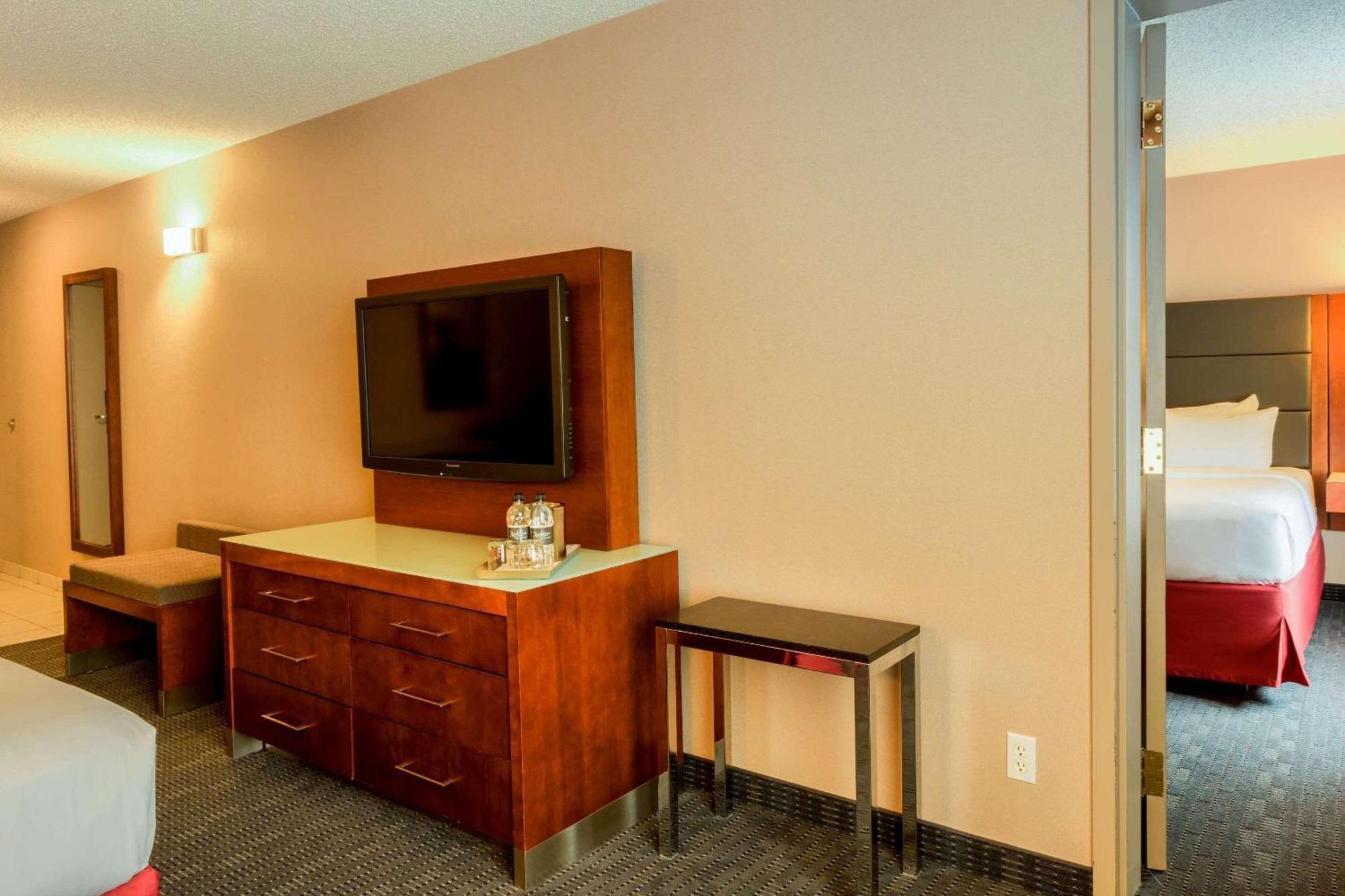 Radisson Hotel & Suites Fort Mcmurray Kültér fotó